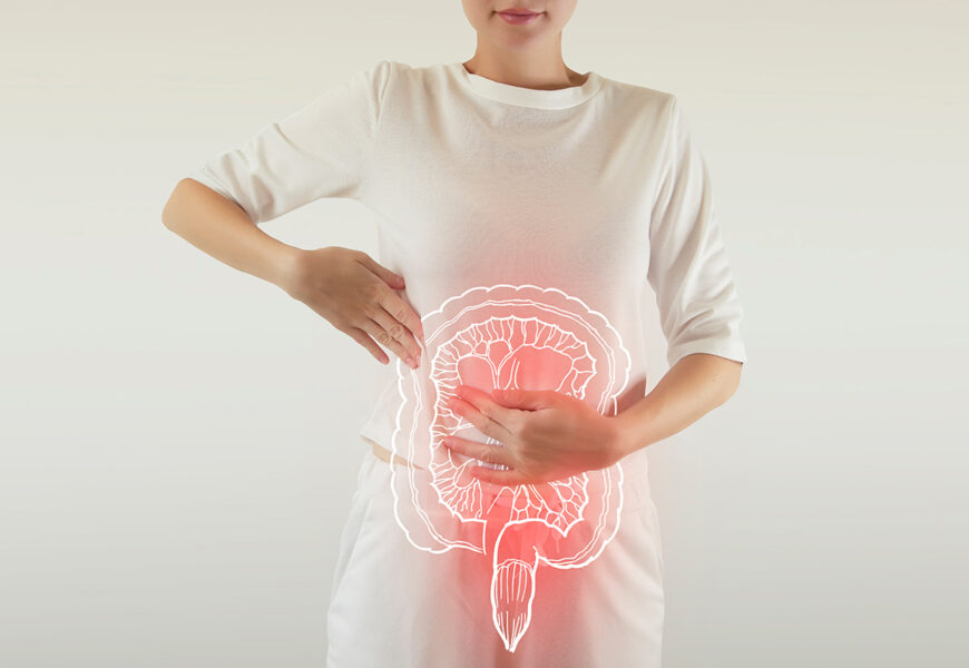 Mujer con intestino digital resaltado