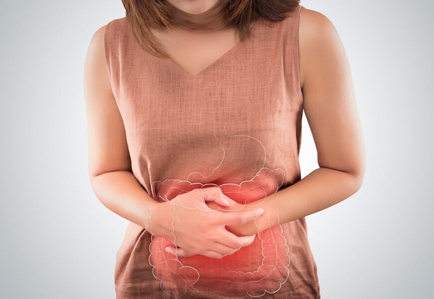 Mujer con dolor abdominal