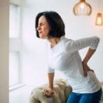 Mujer con dolor de espalda